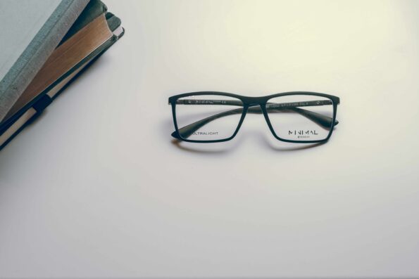 Minimal Eyewear, совршен придружник на модерниот и деловен маж