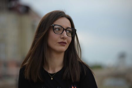 Милена Антовска Станковска: “Очилата ми се премногу важни за да можам да функцонирам нормално“