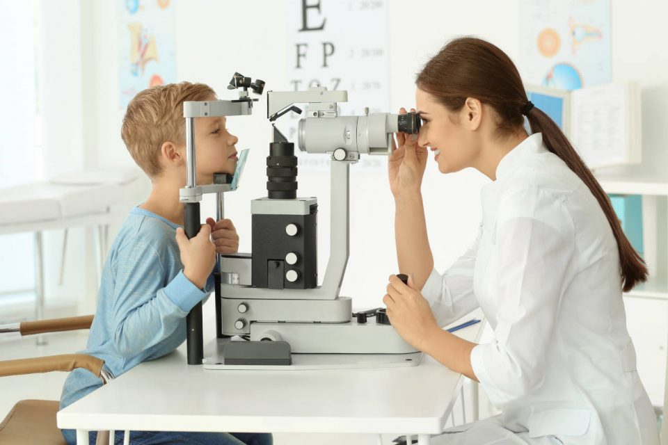 Колку често на децата треба да им правиме преглед на очите?