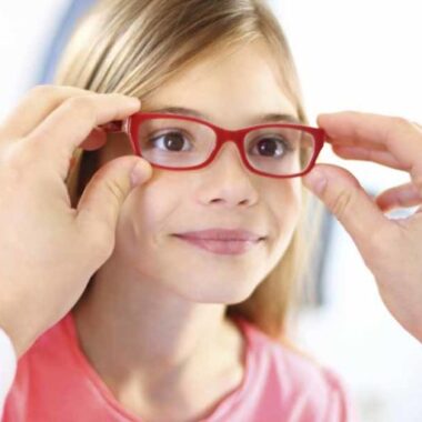 Како да го убедите детето дека треба да носи очила?